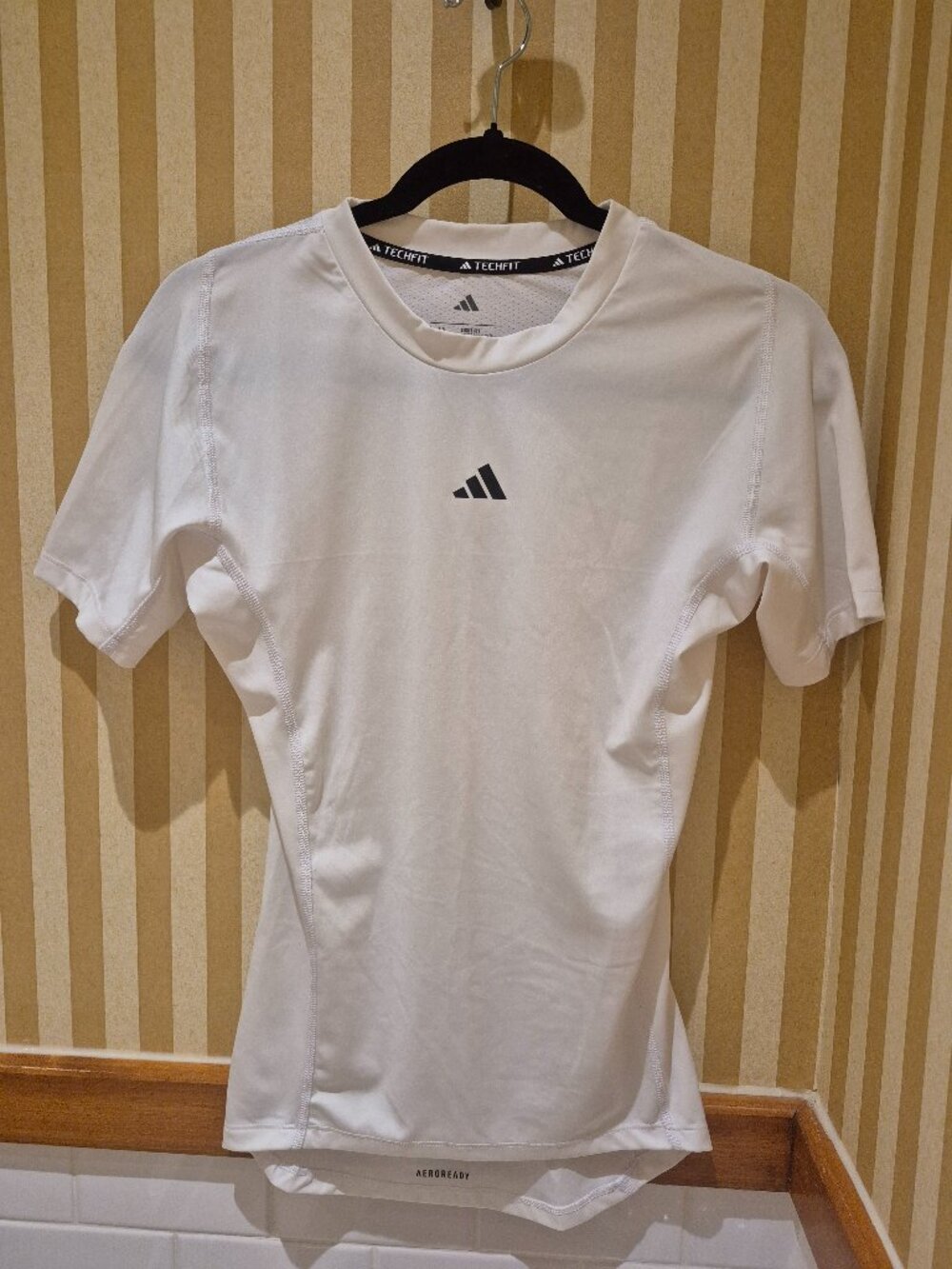 ADIDAS Techfit Aeroready Compression Training Top White Size M | Fits like Extra